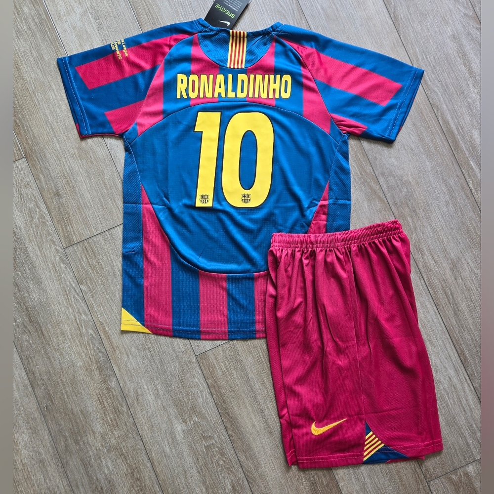Set Boys Version Retro Team Barcelona Ronaldinho#10